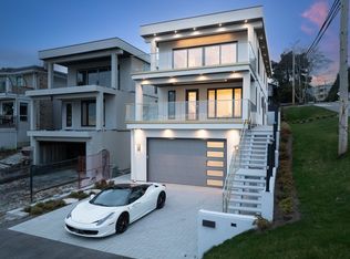 14799 Oxenham Ave, White Rock, BC