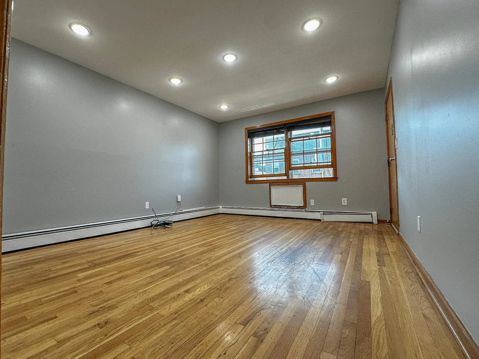 2 bed, 1.0 bath, 883 sqft, $2,050 — Photo 3