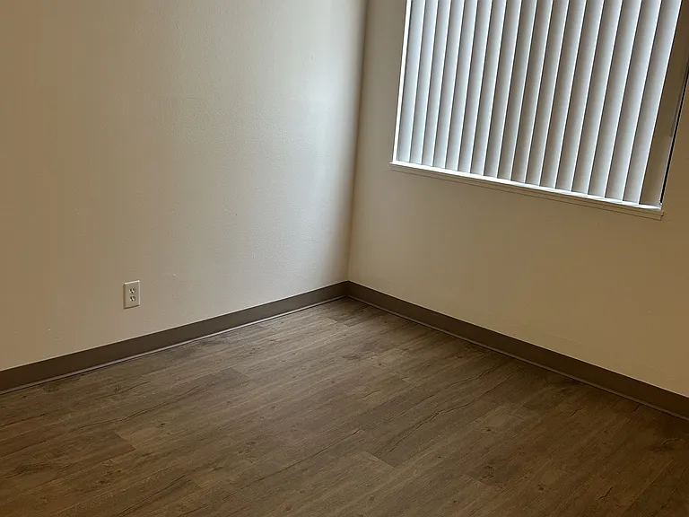 Sawyer Pointe Apartments — Photo 13