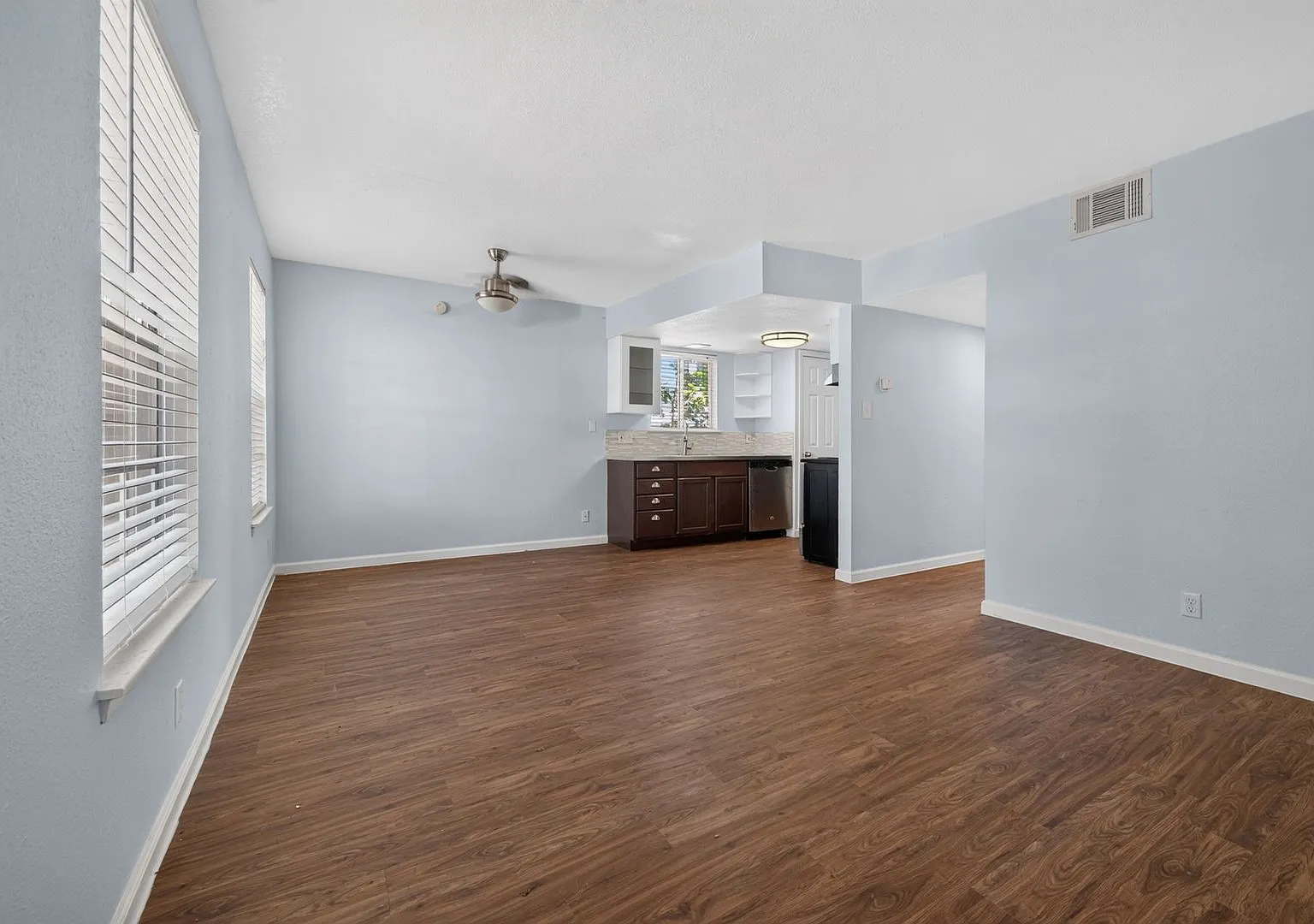 3425 Willowrun Dr — Photo 2