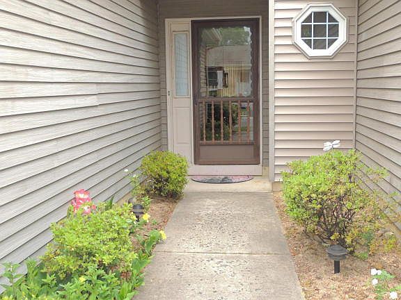2nd image of 1484 Essex Ct