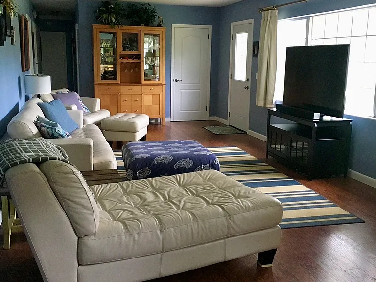 1 Buckingham Way — Photo 7