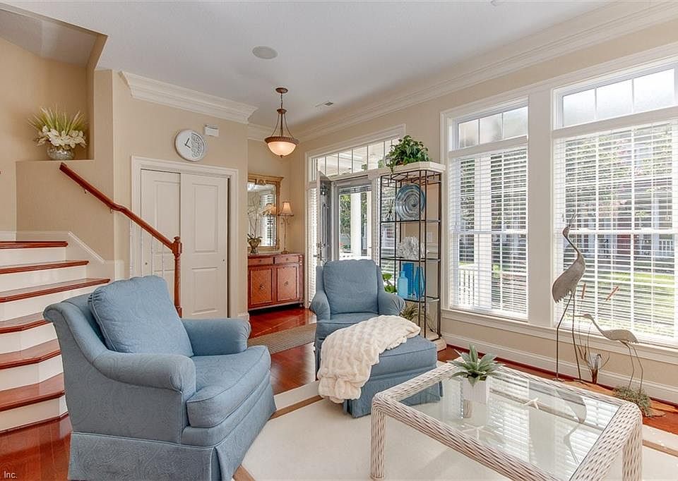 Foyer / Entry - Beautiful Hardwood Floors and Natural Light.  