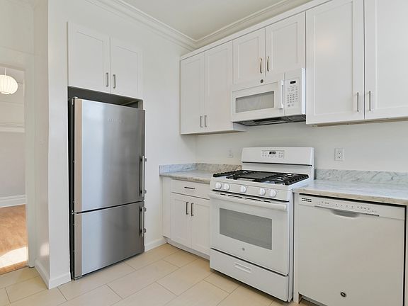 3rd image of 60B Woodward St #60B