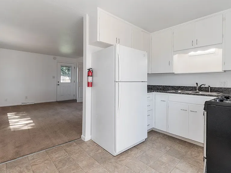 81 W Southern St — Photo 5