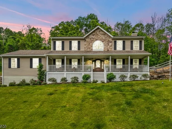 12 Corkhill Rd, Ogdensburg Boro, NJ 07439