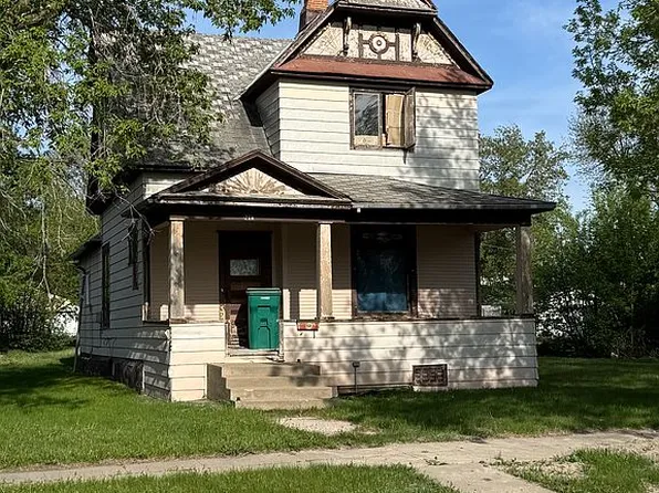 719 6th St, Langdon, ND 58249