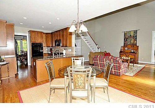 4th image of 110 Poppy Field Ln