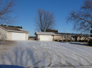 3760 Parkview Ct, Oshkosh, WI 54901