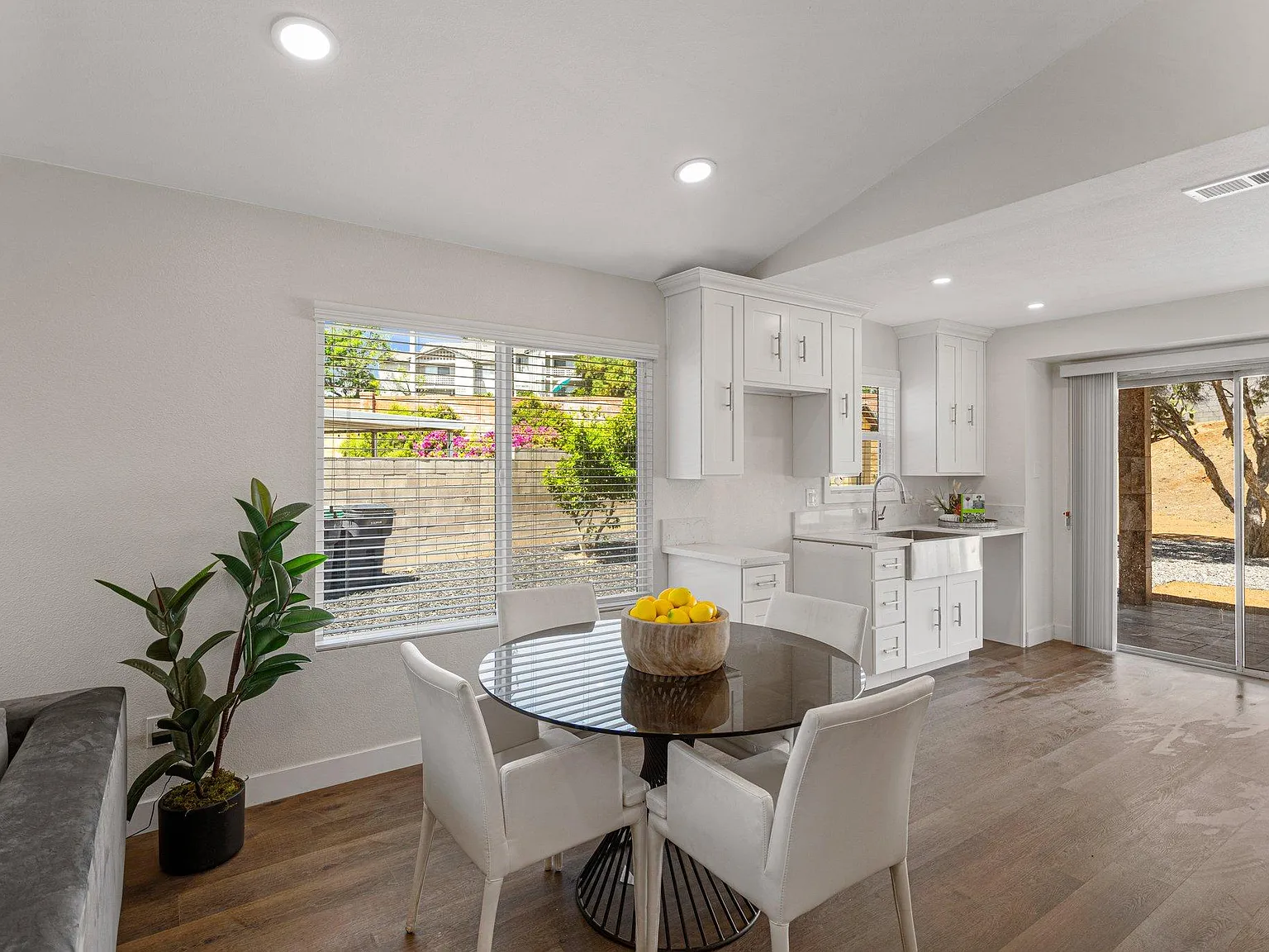 3 bed, 1500 sqft, $4,999 — Photo 4
