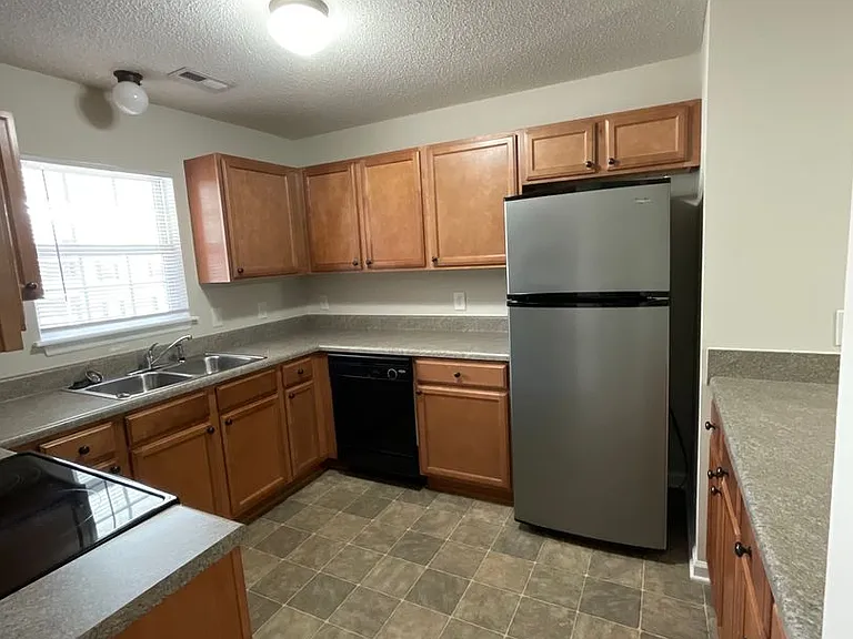 Meridian Park Apartments — Photo 275