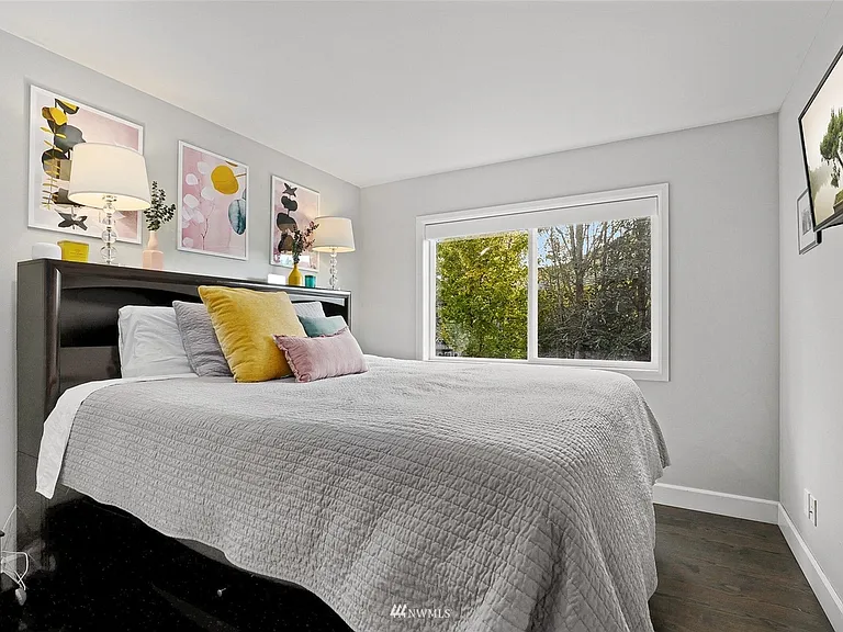 925 271st Ave SE — Photo 2