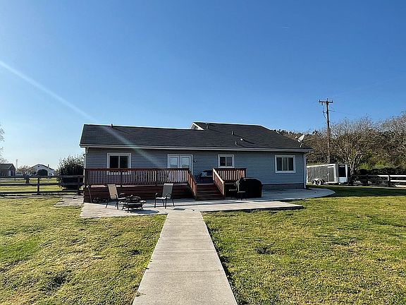 3rd image of 101 Holloway Dr