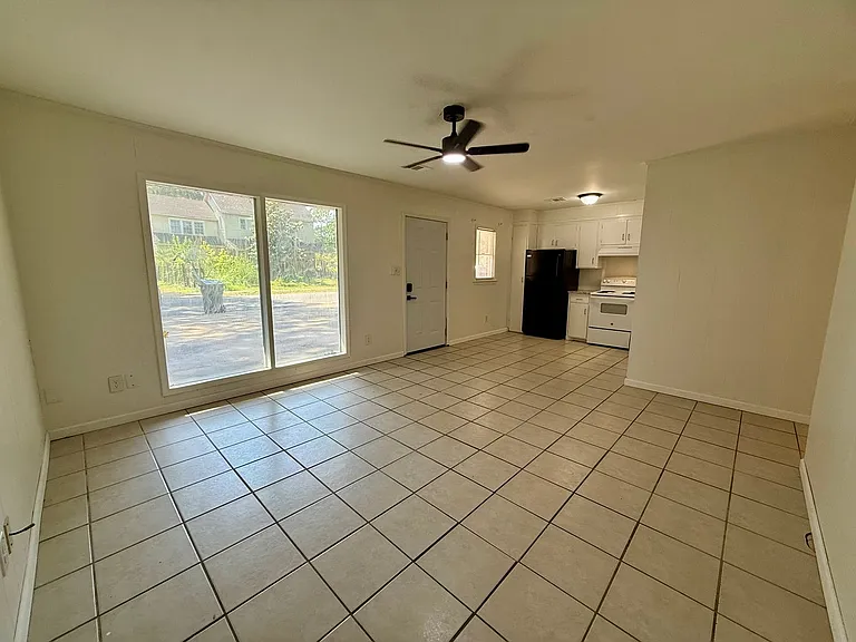 300 Olive St — Photo 17