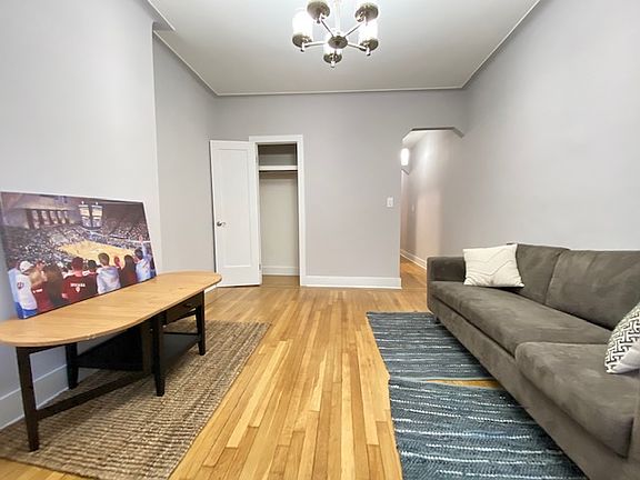 3rd image of 209 W 21st St APT 3A