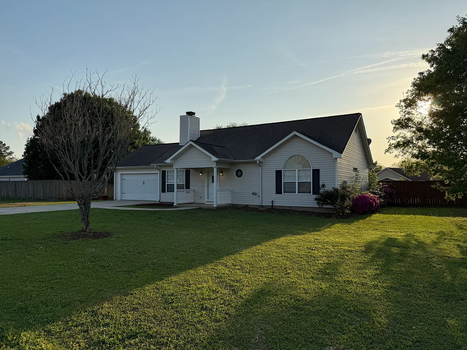 3 bed, 1209 sqft, $1,800 — Photo 2
