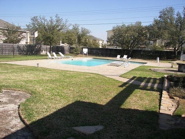 2nd image of 1901 Holleman Dr #506