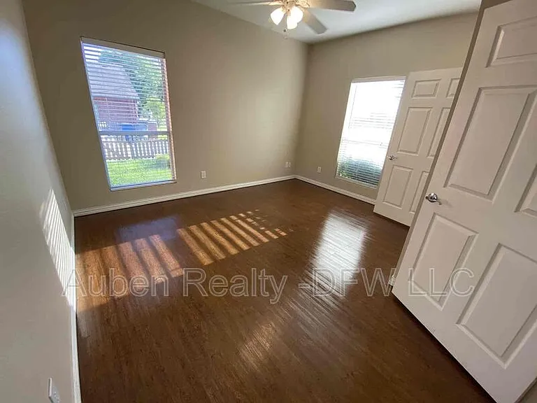300 E Main St — Photo 18