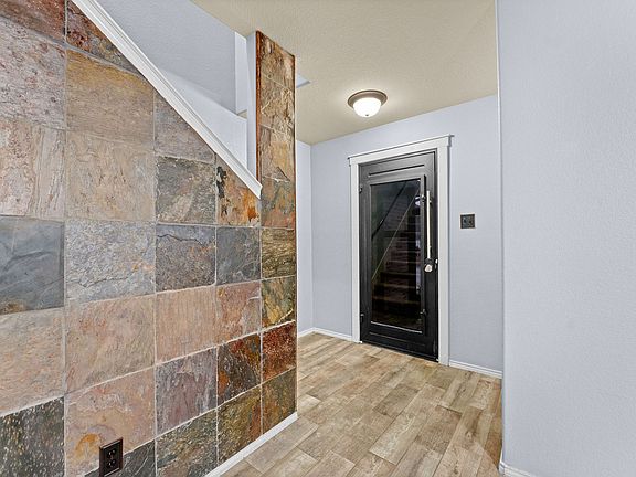 4th image of 412 Sandy Creek Dr