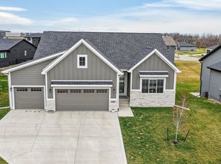 870 NW Sandy Hollow Cir, Waukee, IA 50263