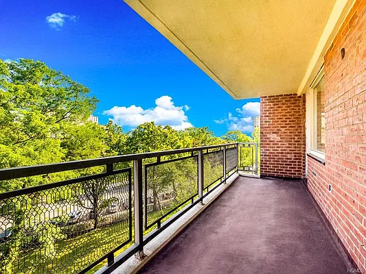 Sold by Re/Max In The City | media 11