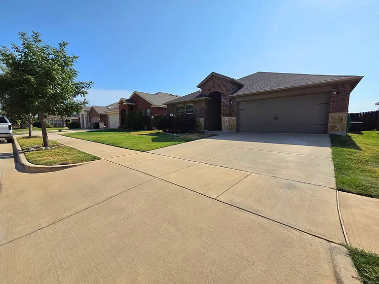 3613 Robbie Run — Photo 1