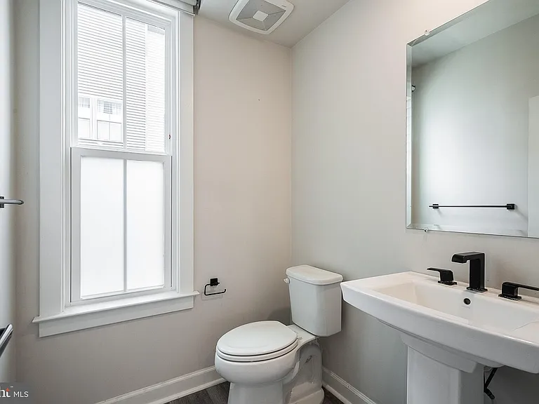 13001 Hattontown Sq — Photo 19