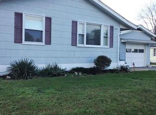 1312 E Edwardsville Rd, Wood River, IL 62095