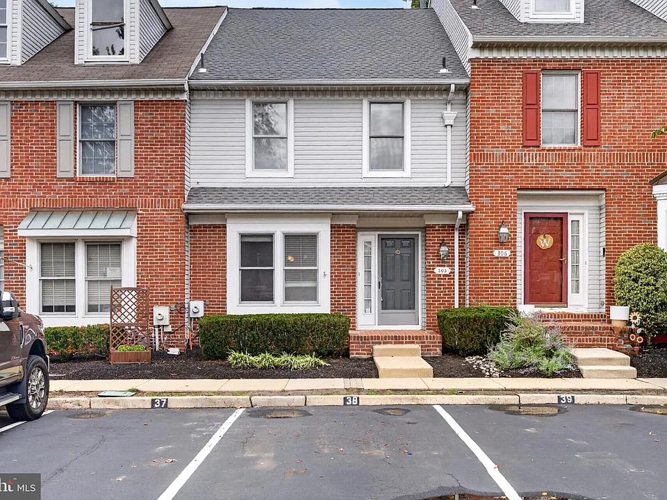 305 Williamsburg Ct