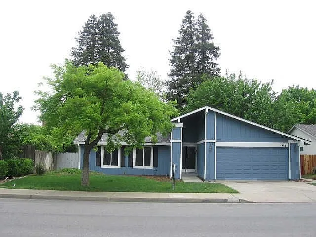 1748 E Alexander Ave photo 1