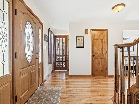 4th image of 100 Walnut Dr