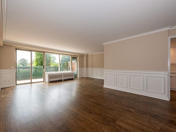 4th image of 111 Cherry Valley Ave APT M21