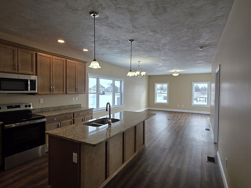 1st image of 12 Fidelity Dr #6