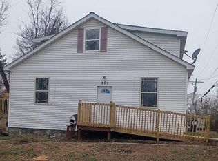 251 7th St, Carlyle, IL 62231