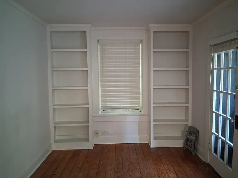 112 E Harris St #101 — Photo 4