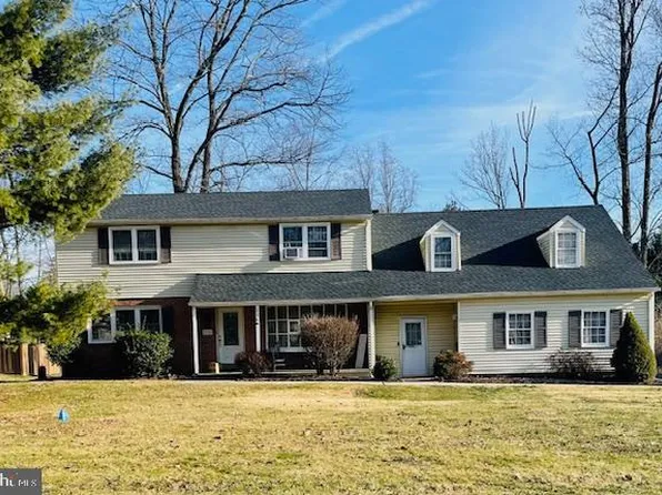 215 Oakland Pl, North Wales, PA 19454