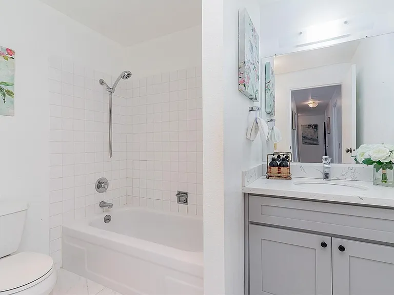 10211 NE 16th Pl #R8 — Photo 23