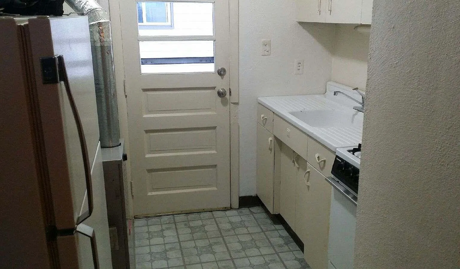 Studio, $595 — Photo 3
