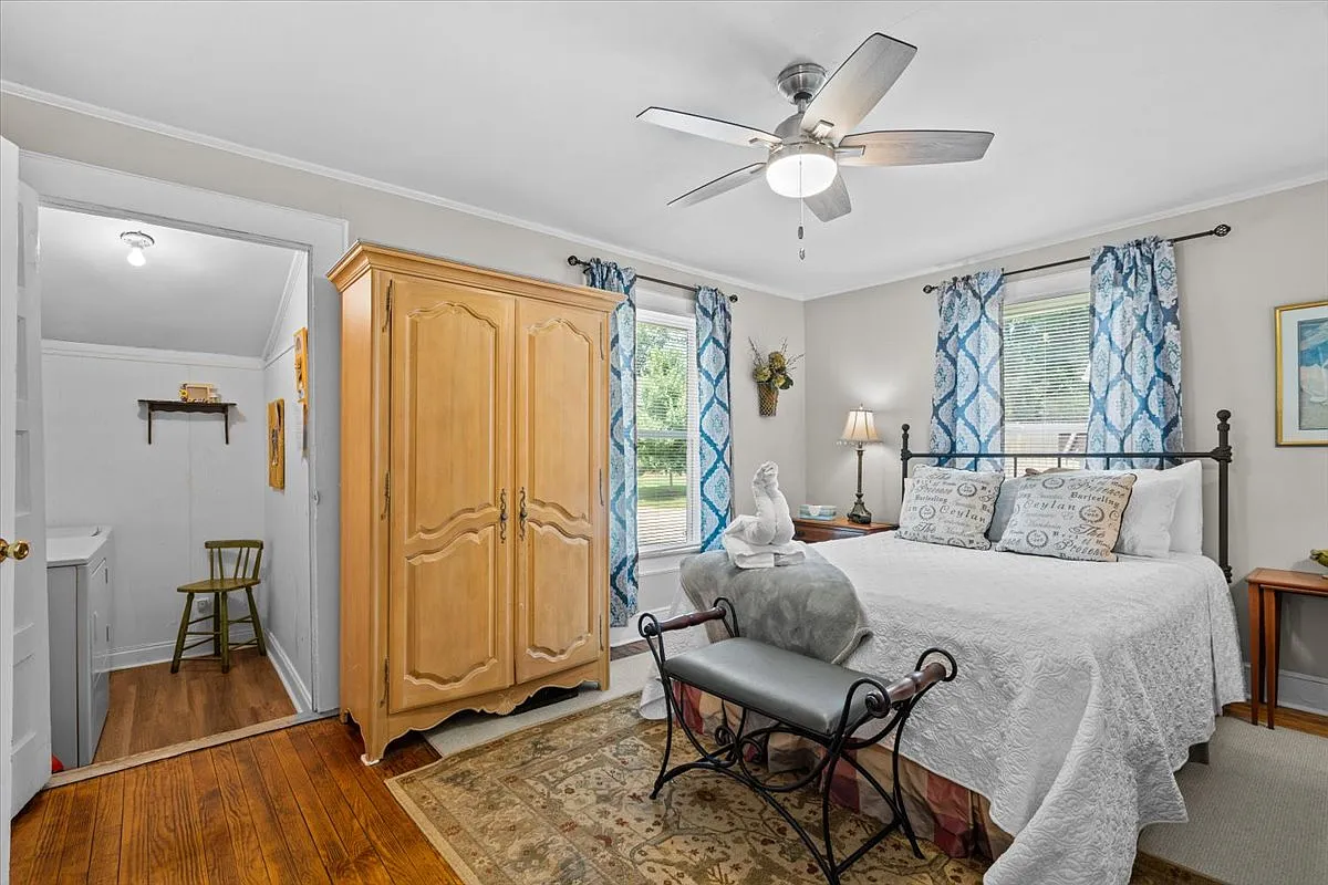 2 bed, 1388 sqft, $4,400 — Photo 2