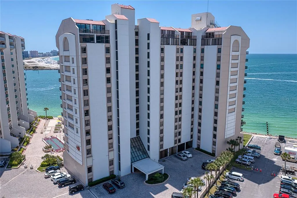 2 bed, 2.0 bath, 1264 sqft, $5,000 — Photo 2
