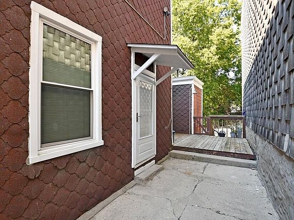 5th image of 506 Tafel St