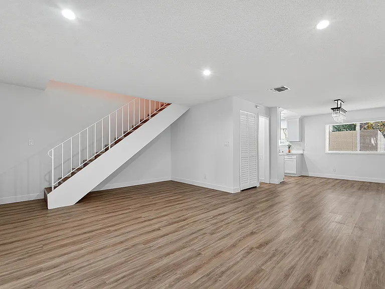 Country Club West — Photo 19