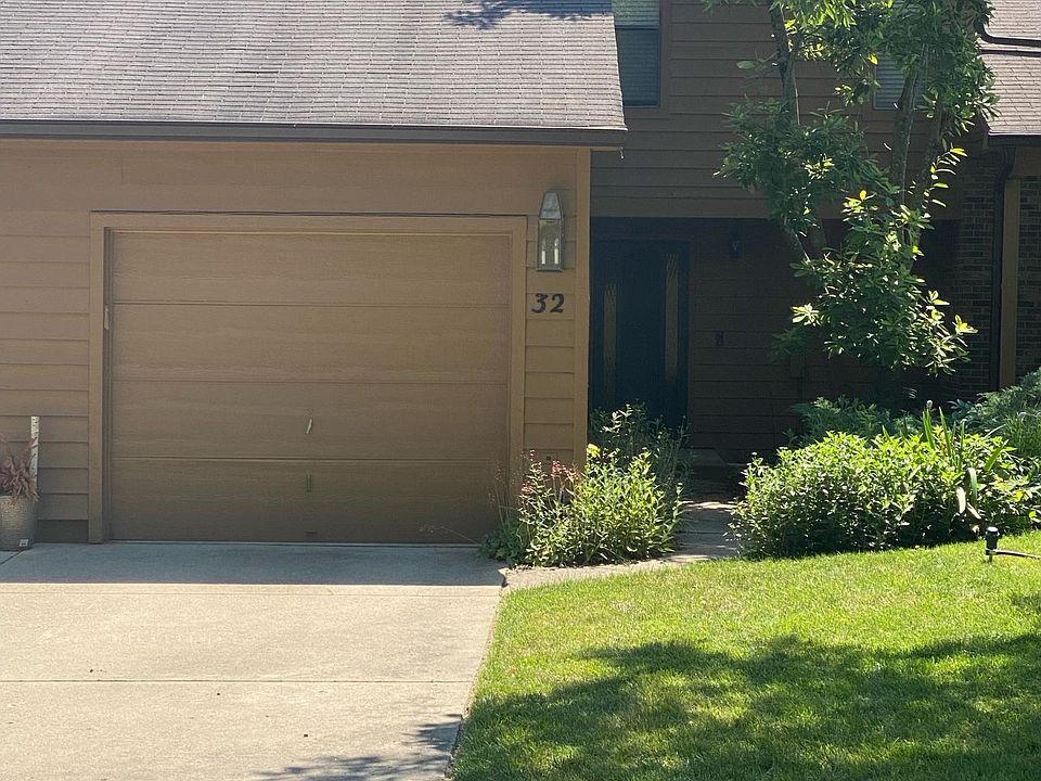 1st image of 32 Rolling Hills Dr