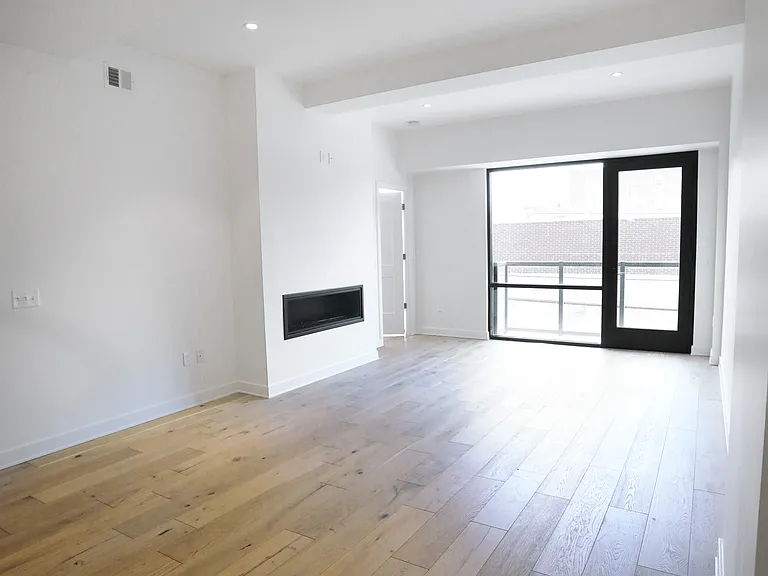 2330 Penn Ave #202 — Photo 12