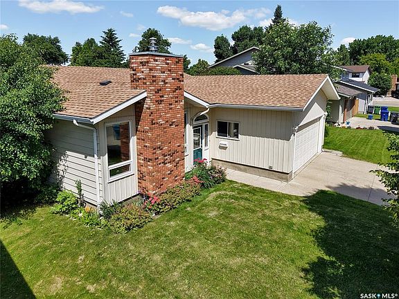 2nd image of 246 Perreault CRESCENT
