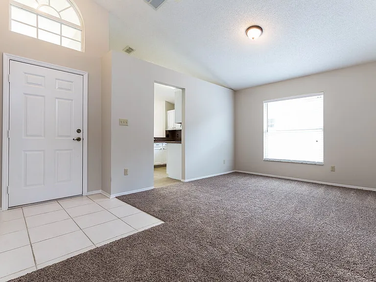 338 Lakebreeze Cir — Photo 4