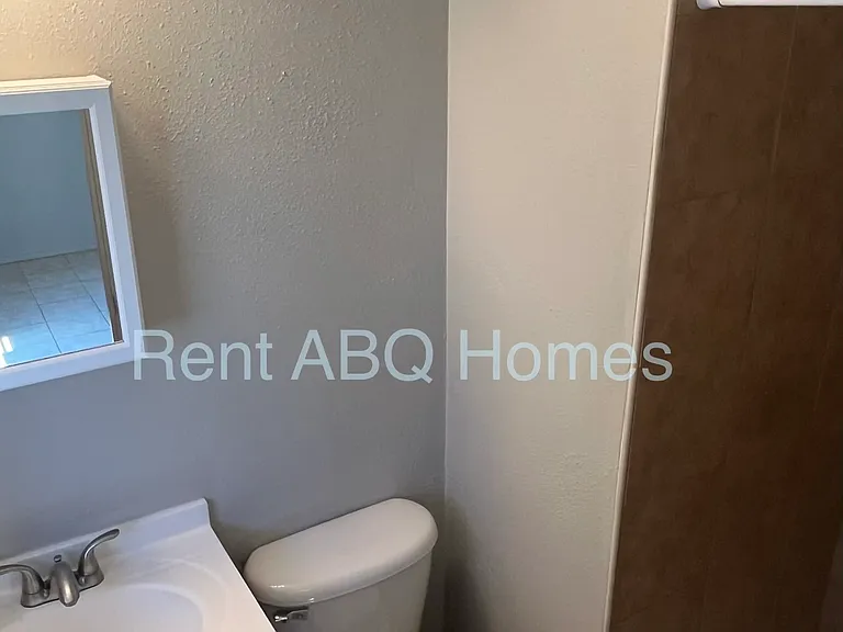 2717 Mary Ellen St NE — Photo 6