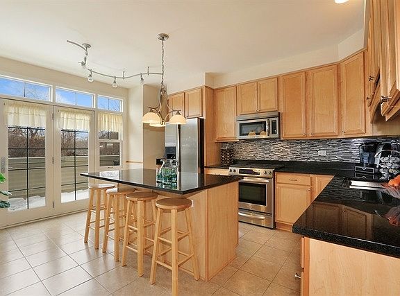 5th image of 5870 N Northwest Hwy #5870