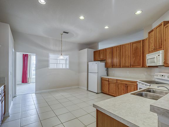 3rd image of 10639 Chester Park Ct