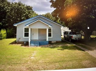 808 Young St, Nocona, TX 76255
